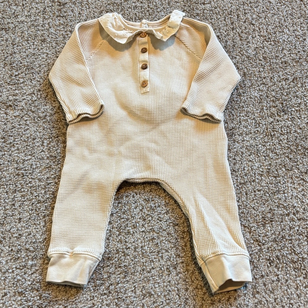 Snug 100% Organic Cotton Off White One Piece Ruffle Collared Outfit Size 6 Mo